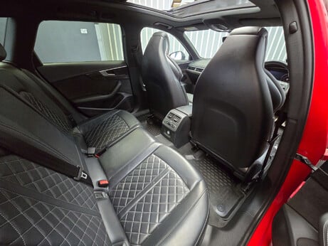 Audi S4 3.0 TFSI V6 Estate 5dr Petrol Tiptronic quattro Euro 6 (s/s) (354 ps) 17