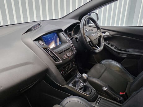 Ford Focus 2.3T EcoBoost RS Hatchback 5dr Petrol Manual AWD Euro 6 (s/s) (350 ps) 4