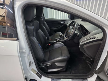 Ford Focus 2.3T EcoBoost RS Hatchback 5dr Petrol Manual AWD Euro 6 (s/s) (350 ps) 17