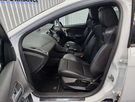 Ford Focus 2.3T EcoBoost RS Hatchback 5dr Petrol Manual AWD Euro 6 (s/s) (350 ps) 29