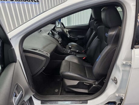 Ford Focus 2.3T EcoBoost RS Hatchback 5dr Petrol Manual AWD Euro 6 (s/s) (350 ps) 29
