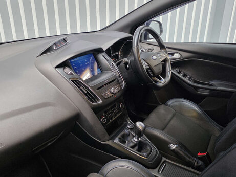 Ford Focus 2.3T EcoBoost RS Hatchback 5dr Petrol Manual AWD Euro 6 (s/s) (350 ps) 4