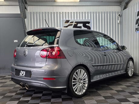 Volkswagen Golf 3.2 Golf R32 4WD 3dr 6