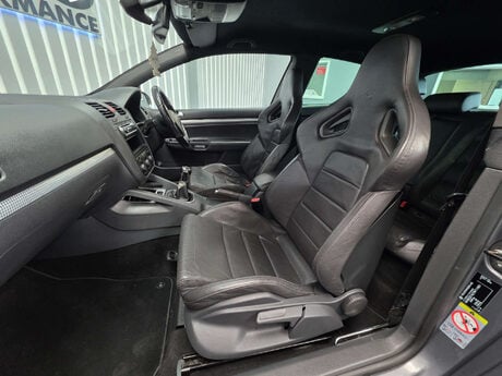 Volkswagen Golf 3.2 Golf R32 4WD 3dr 9
