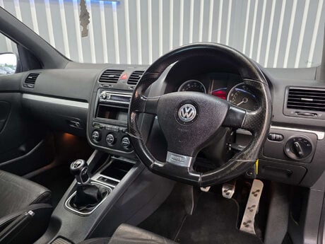 Volkswagen Golf 3.2 Golf R32 4WD 3dr 12