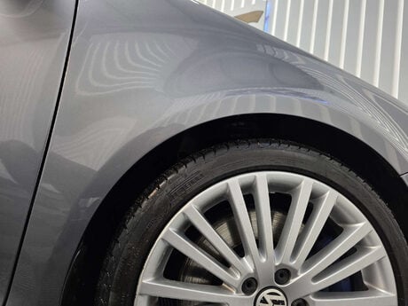 Volkswagen Golf 3.2 Golf R32 4WD 3dr 22