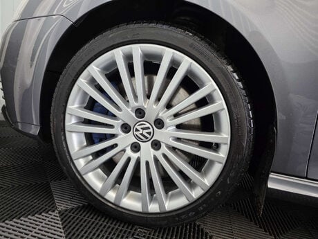 Volkswagen Golf 3.2 Golf R32 4WD 3dr 29
