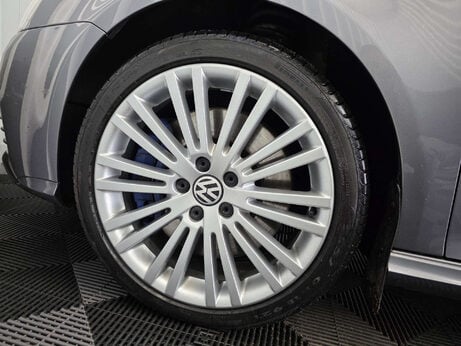 Volkswagen Golf 3.2 Golf R32 4WD 3dr 25