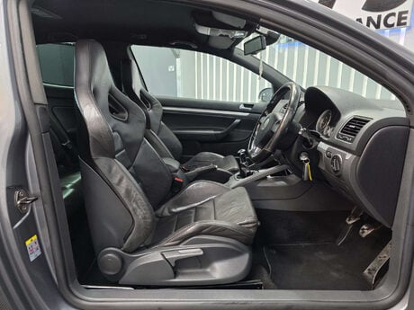 Volkswagen Golf 3.2 Golf R32 4WD 3dr 36