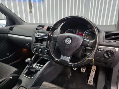 Volkswagen Golf 3.2 Golf R32 4WD 3dr 37