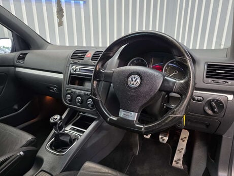 Volkswagen Golf 3.2 Golf R32 4WD 3dr 33