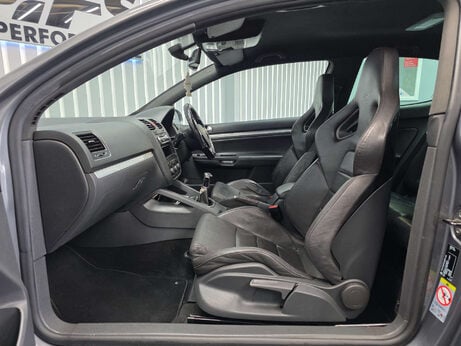 Volkswagen Golf 3.2 Golf R32 4WD 3dr 34