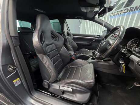 Volkswagen Golf 3.2 Golf R32 4WD 3dr 3