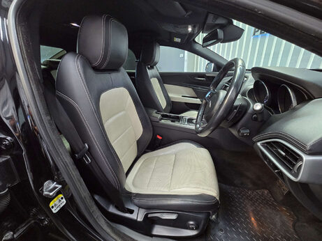 Jaguar XE 2.0d R-Sport Saloon 4dr Diesel Auto Euro 6 (s/s) (180 ps) 3