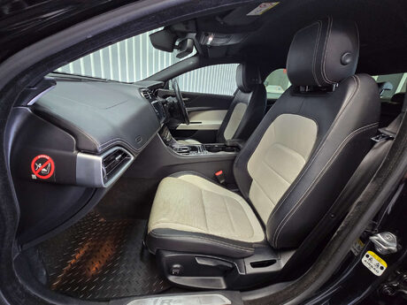 Jaguar XE 2.0d R-Sport Saloon 4dr Diesel Auto Euro 6 (s/s) (180 ps) 9