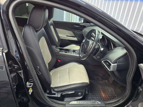 Jaguar XE 2.0d R-Sport Saloon 4dr Diesel Auto Euro 6 (s/s) (180 ps) 16