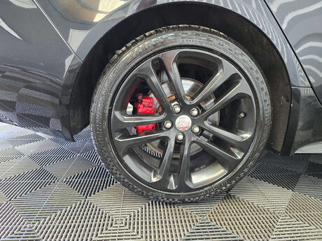 Jaguar XE 2.0d R-Sport Saloon 4dr Diesel Auto Euro 6 (s/s) (180 ps) 25