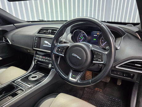 Jaguar XE 2.0d R-Sport Saloon 4dr Diesel Auto Euro 6 (s/s) (180 ps) 34