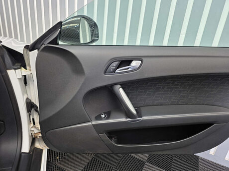 Audi TT 2.5 TFSI Plus Coupe 3dr Petrol S Tronic quattro Euro 5 (360 ps) 38