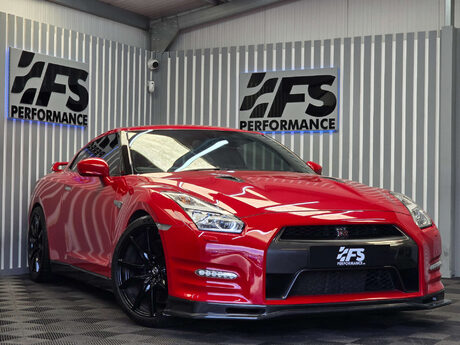Nissan GT-R 3.8 V6 Premium Black Coupe 2dr Petrol Auto 4WD Euro 5 (550 ps) 1
