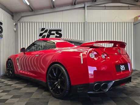 Nissan GT-R 3.8 V6 Premium Black Coupe 2dr Petrol Auto 4WD Euro 5 (550 ps) 4