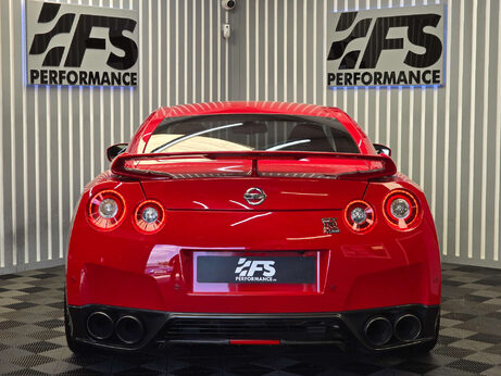Nissan GT-R 3.8 V6 Premium Black Coupe 2dr Petrol Auto 4WD Euro 5 (550 ps) 1