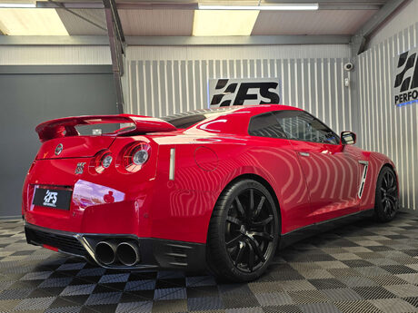 Nissan GT-R 3.8 V6 Premium Black Coupe 2dr Petrol Auto 4WD Euro 5 (550 ps) 6