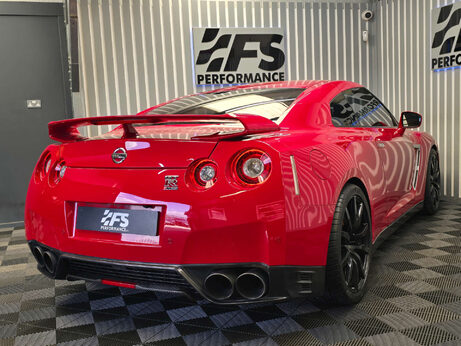 Nissan GT-R 3.8 V6 Premium Black Coupe 2dr Petrol Auto 4WD Euro 5 (550 ps) 32