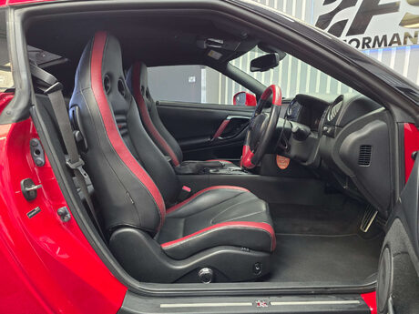 Nissan GT-R 3.8 V6 Premium Black Coupe 2dr Petrol Auto 4WD Euro 5 (550 ps) 37