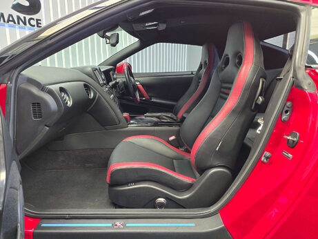 Nissan GT-R 3.8 V6 Premium Black Coupe 2dr Petrol Auto 4WD Euro 5 (550 ps) 35