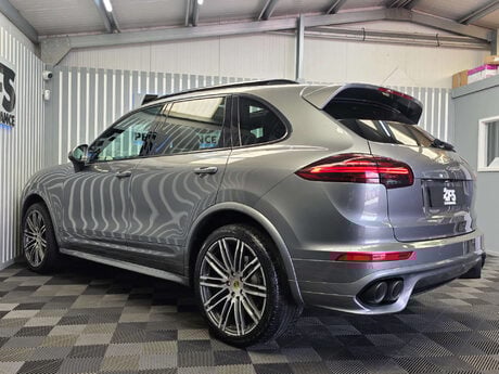 Porsche Cayenne 4.2 TD V8 S SUV 5dr Diesel TiptronicS 4WD Euro 5 (s/s) (385 ps) 5