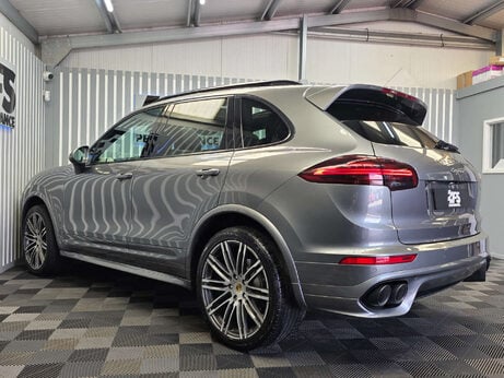 Porsche Cayenne 4.2 TD V8 S SUV 5dr Diesel TiptronicS 4WD Euro 5 (s/s) (385 ps) 1