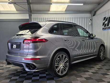 Porsche Cayenne 4.2 TD V8 S SUV 5dr Diesel TiptronicS 4WD Euro 5 (s/s) (385 ps) 7
