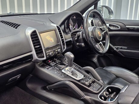 Porsche Cayenne 4.2 TD V8 S SUV 5dr Diesel TiptronicS 4WD Euro 5 (s/s) (385 ps) 9