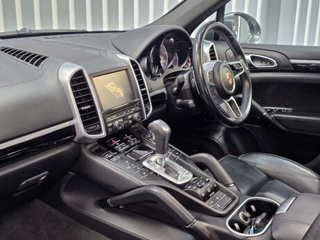 Porsche Cayenne 4.2 TD V8 S SUV 5dr Diesel TiptronicS 4WD Euro 5 (s/s) (385 ps) 5