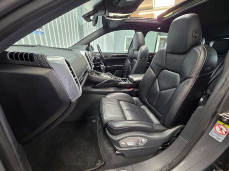 Porsche Cayenne 4.2 TD V8 S SUV 5dr Diesel TiptronicS 4WD Euro 5 (s/s) (385 ps) 6