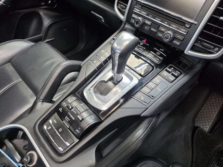 Porsche Cayenne 4.2 TD V8 S SUV 5dr Diesel TiptronicS 4WD Euro 5 (s/s) (385 ps) 11