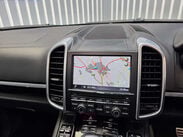 Porsche Cayenne 4.2 TD V8 S SUV 5dr Diesel TiptronicS 4WD Euro 5 (s/s) (385 ps) 14