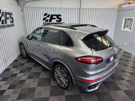Porsche Cayenne 4.2 TD V8 S SUV 5dr Diesel TiptronicS 4WD Euro 5 (s/s) (385 ps) 18