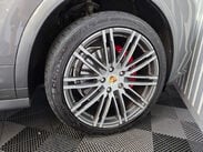 Porsche Cayenne 4.2 TD V8 S SUV 5dr Diesel TiptronicS 4WD Euro 5 (s/s) (385 ps) 21