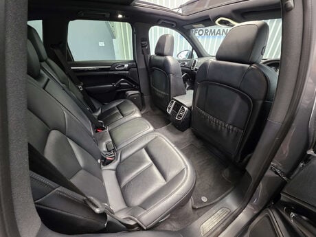 Porsche Cayenne 4.2 TD V8 S SUV 5dr Diesel TiptronicS 4WD Euro 5 (s/s) (385 ps) 22
