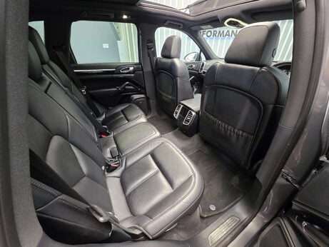 Porsche Cayenne 4.2 TD V8 S SUV 5dr Diesel TiptronicS 4WD Euro 5 (s/s) (385 ps) 18