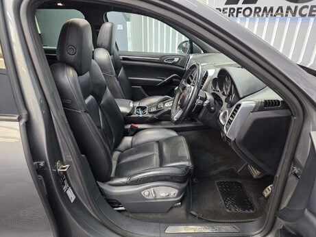 Porsche Cayenne 4.2 TD V8 S SUV 5dr Diesel TiptronicS 4WD Euro 5 (s/s) (385 ps) 19