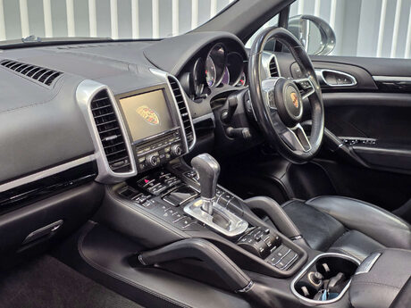 Porsche Cayenne 4.2 TD V8 S SUV 5dr Diesel TiptronicS 4WD Euro 5 (s/s) (385 ps) 24