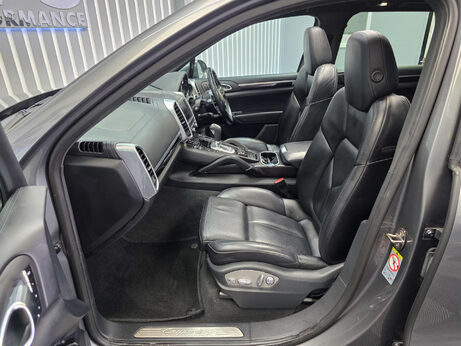 Porsche Cayenne 4.2 TD V8 S SUV 5dr Diesel TiptronicS 4WD Euro 5 (s/s) (385 ps) 21