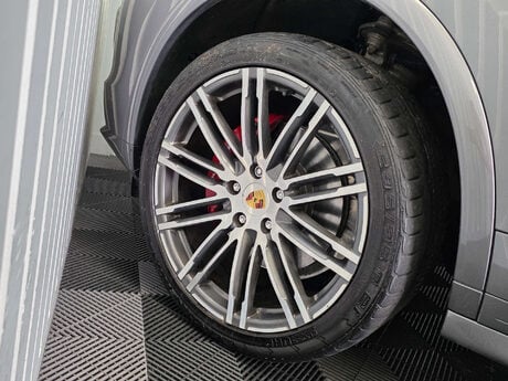 Porsche Cayenne 4.2 TD V8 S SUV 5dr Diesel TiptronicS 4WD Euro 5 (s/s) (385 ps) 29