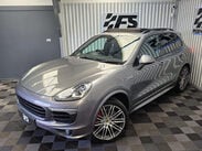 Porsche Cayenne 4.2 TD V8 S SUV 5dr Diesel TiptronicS 4WD Euro 5 (s/s) (385 ps) 35