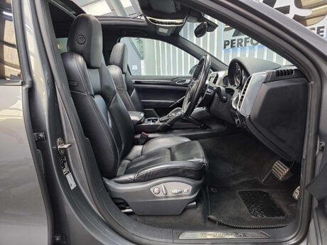 Porsche Cayenne 4.2 TD V8 S SUV 5dr Diesel TiptronicS 4WD Euro 5 (s/s) (385 ps) 39