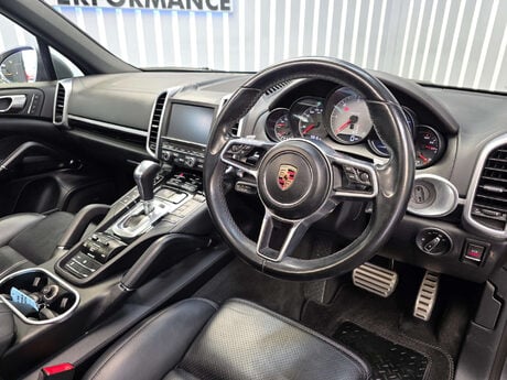 Porsche Cayenne 4.2 TD V8 S SUV 5dr Diesel TiptronicS 4WD Euro 5 (s/s) (385 ps) 40
