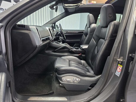 Porsche Cayenne 4.2 TD V8 S SUV 5dr Diesel TiptronicS 4WD Euro 5 (s/s) (385 ps) 41